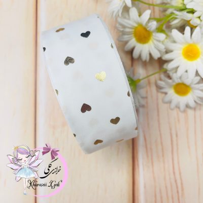 روبان پارچه ای طلاکوب قلب رنگ سفید( عرض 4سانت)