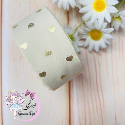 روبان پارچه ای طلاکوب قلب رنگ کرم ( عرض 4سانت)
